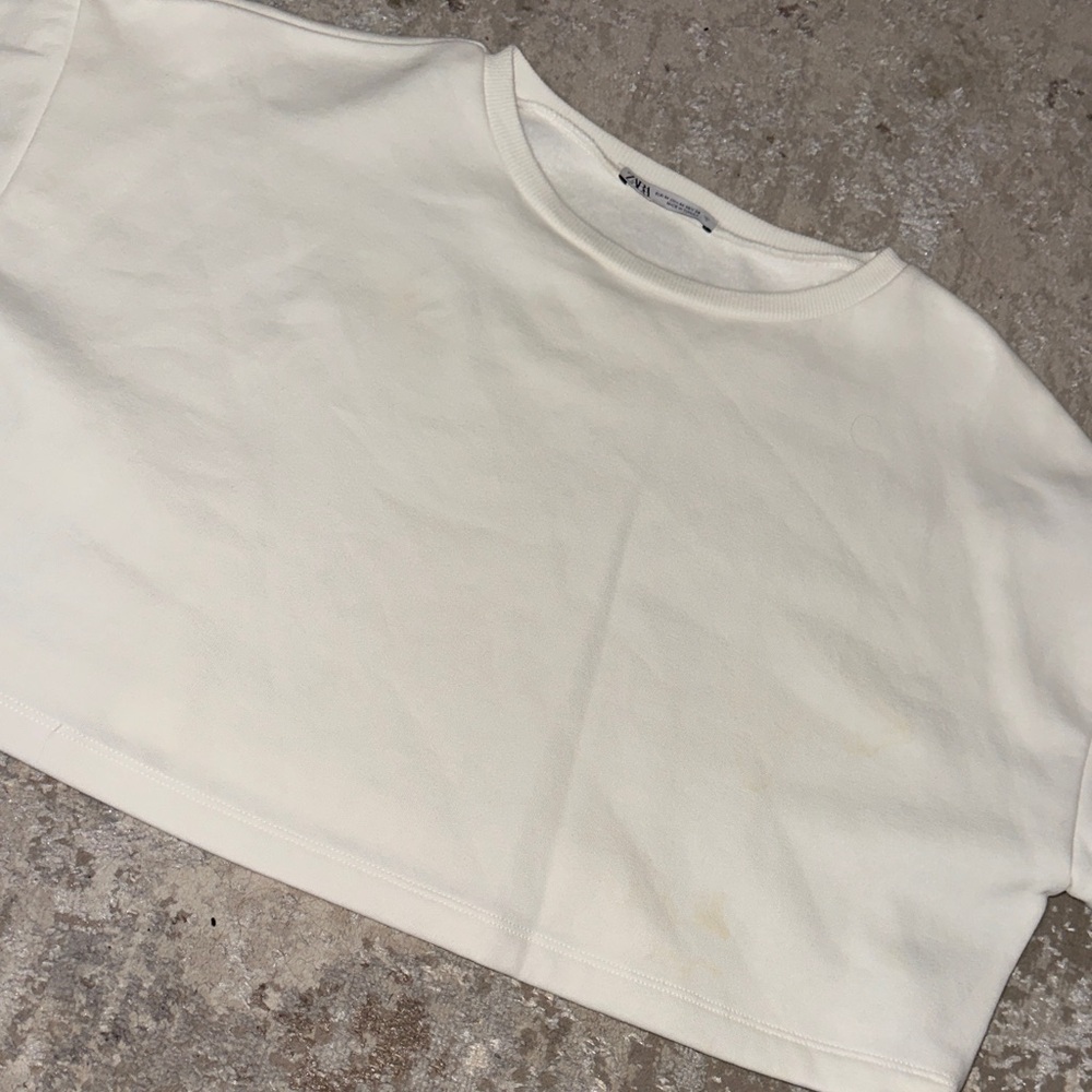 ZARA White Cropped Sweatshirt